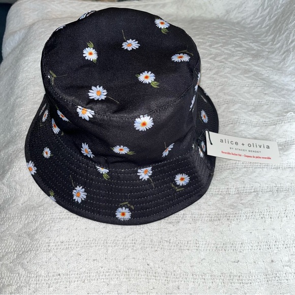 Alice + Olivia Reversible Daisy Print Bucket Hat - Picture 8 of 13